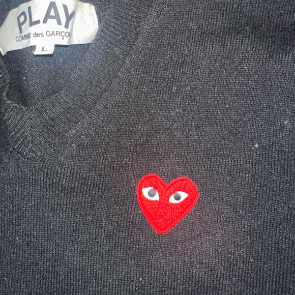 Barely Worn 100% Wool Comme Des Garçons Play Sweater - Picture 2 of 3